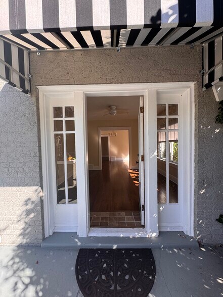 Entry - 1409 Stratton Ave