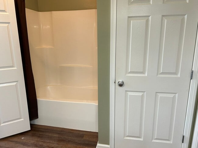 Building Photo - Cozy 3 Bed 2 Bath Home! Available August!
