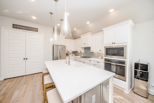 Building Photo - 29831 Blooming Iris Ln