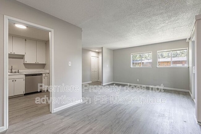 Building Photo - 8441 Kessler St