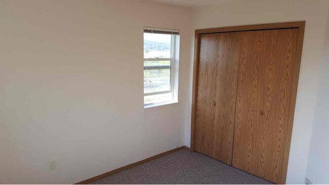 Building Photo - 45 Appleway Dr