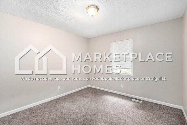 Building Photo - 4901 Mockingbird Ln