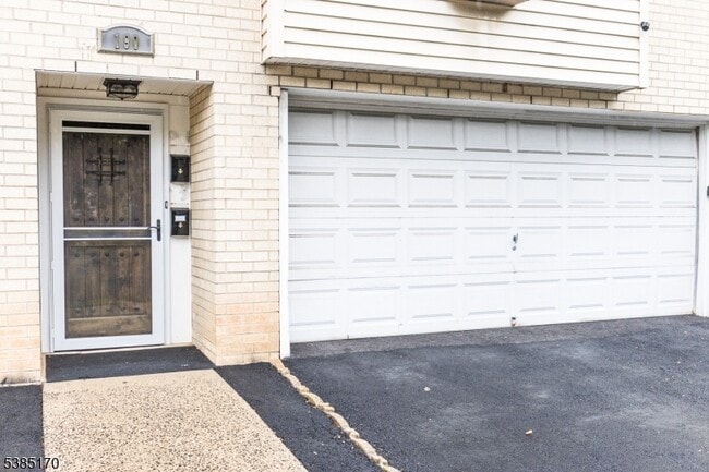 Building Photo - 190 Park St