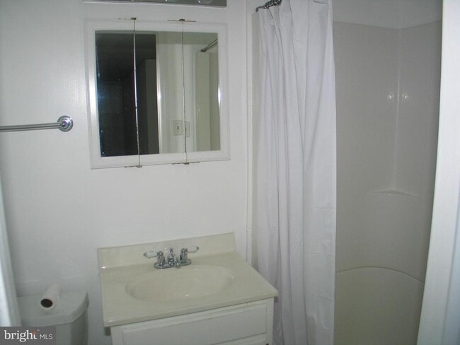 Building Photo - 5707 Cromwell Dr