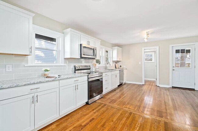 Building Photo - 1033 S Josephine Boyd St