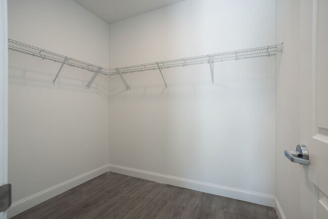 Building Photo - 1000 US-1