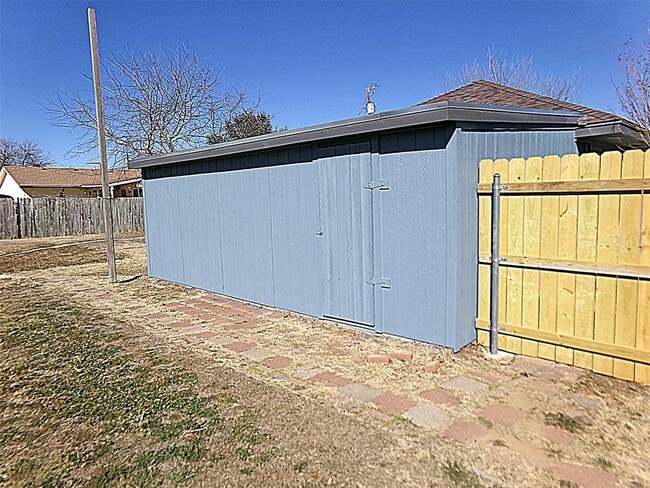 Building Photo - 1913 Killarney Dr