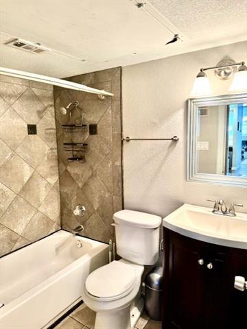 Building Photo - 2301 Basil Dr