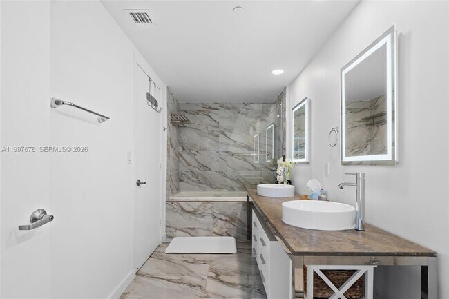 Building Photo - 475 Brickell Ave