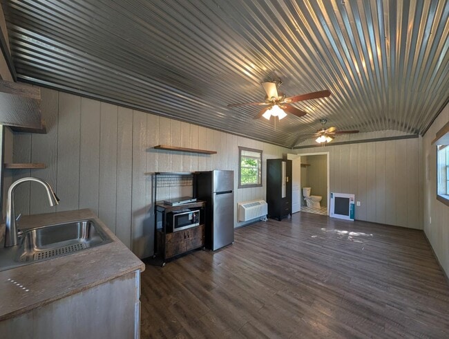 Building Photo - 121 Green Lane
