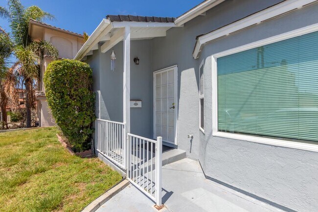 Building Photo - 4804 Iroquois Ave