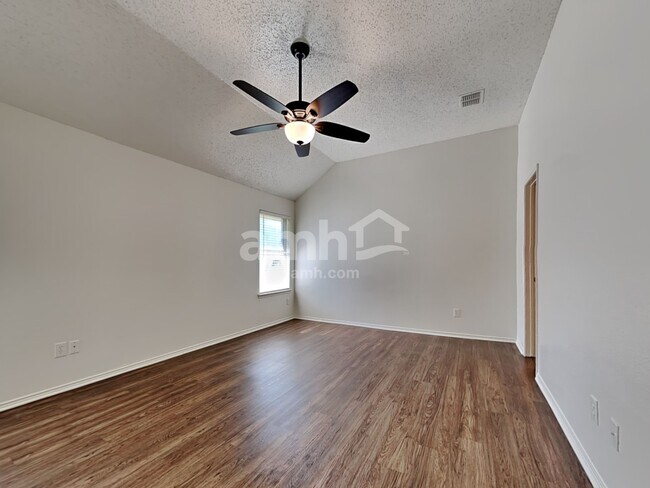 Building Photo - 1500 Westfield Ln