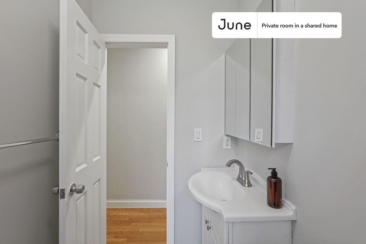 Building Photo - Room in Shared 4 bed/1 bath home in Hamilton Heights