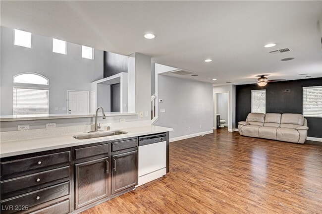 Building Photo - 10425 MIHELA Ave