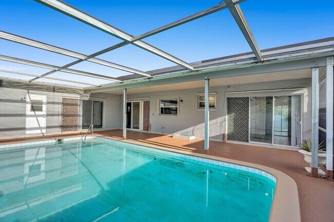Building Photo - Beautiful 3 bedroom 2 bath Home in Miramar...