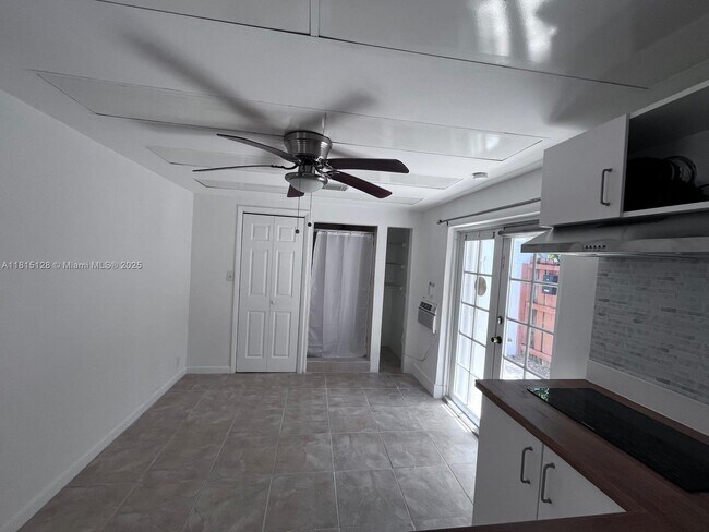 Building Photo - 1501 Calais Dr