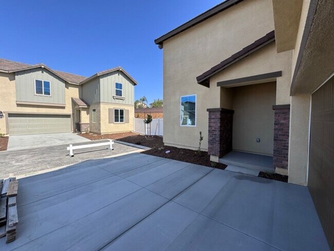 Building Photo - Brand new 4 bedroom Winchester home with a...
