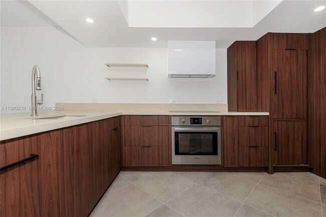 Building Photo - 8855 Collins Ave