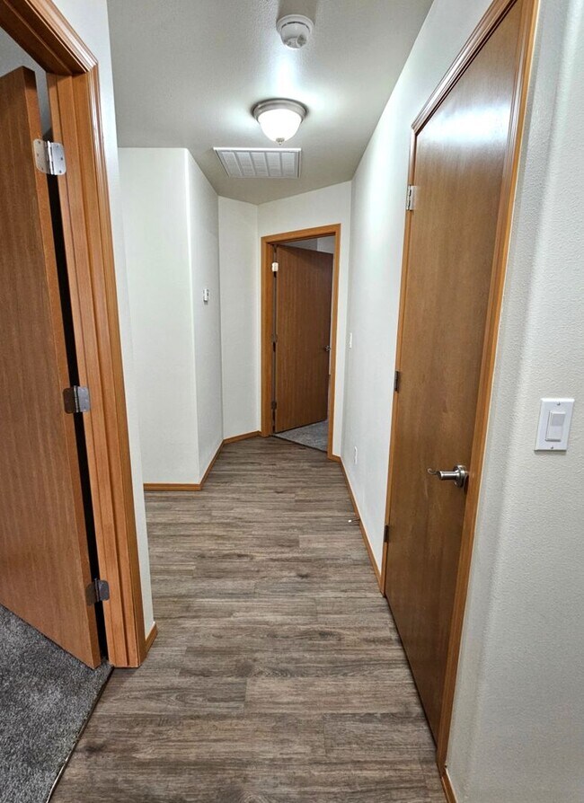 Building Photo - Open, One-Level Living- 4 Bedroom, 2.5 Bath Richland Home with Spacious Backyard