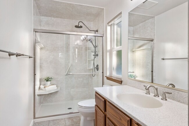 Building Photo - Immaculately maintained rambler in Sammamish with huge yard!!