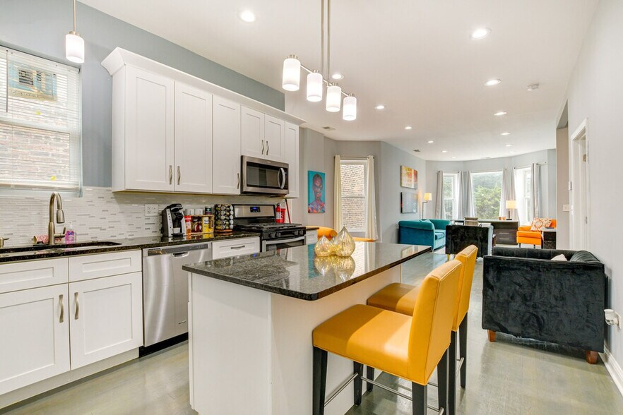 Building Photo - 4904 W Fulton St