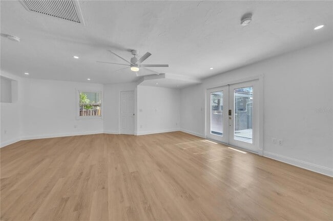 Building Photo - 314 W Frances Ave