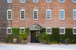Building Photo - 921 Dauphin St