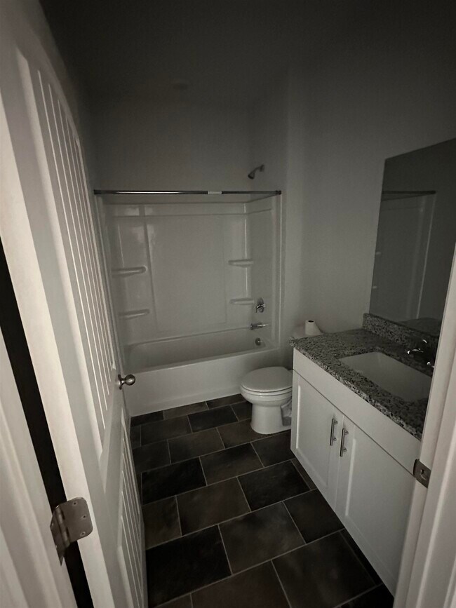 Building Photo - 485 Windemere Lp