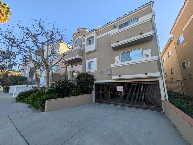 Building Photo - 922 Croft Ave