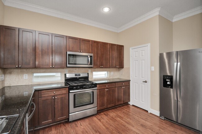 Building Photo - 1137 W 24th St