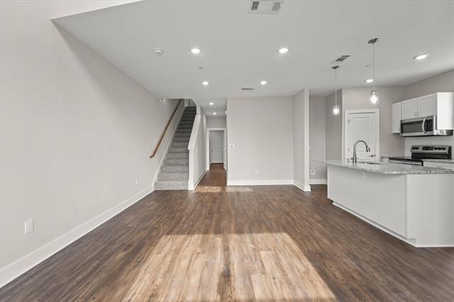Building Photo - 3600 Aaron Pl