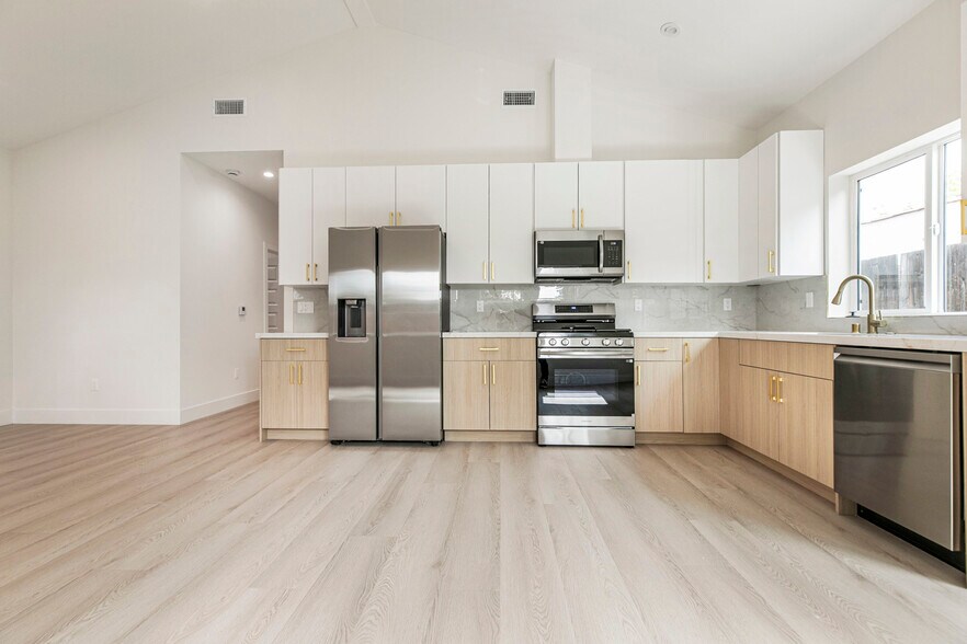 Building Photo - 914 Geneva St