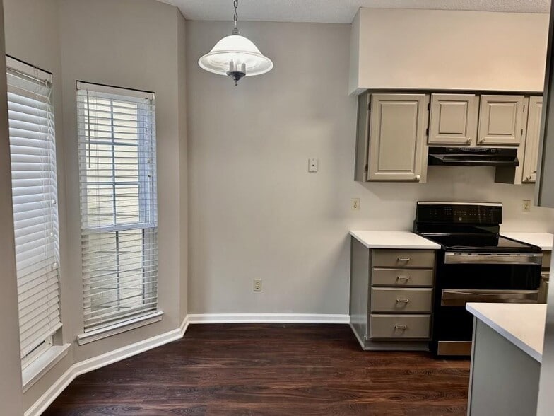 Building Photo - 2290 Fairways Ct