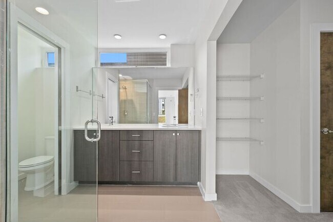 Building Photo - Trendy West Seattle Townhome w/Air Conditi...