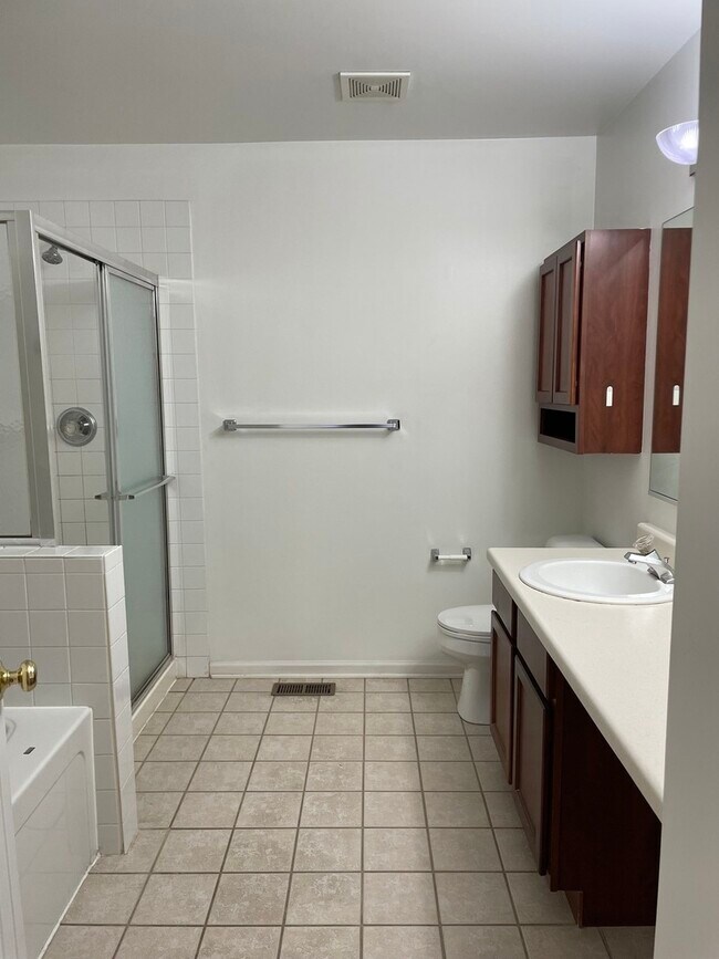 Building Photo - 1819 Golden Gate Ln