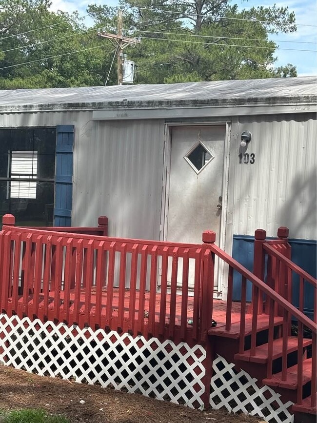 Building Photo - 103 Amberwood Ln