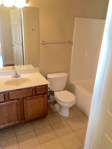 Master Bath - 600 Grandview Ct