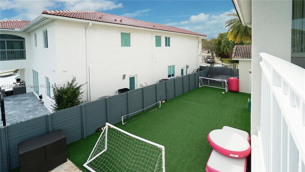 Building Photo - 7031 NW 113th Ct