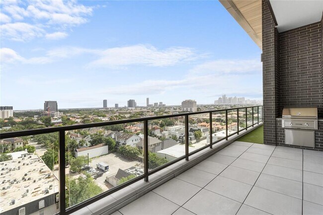 Building Photo - 2311 Westheimer Rd