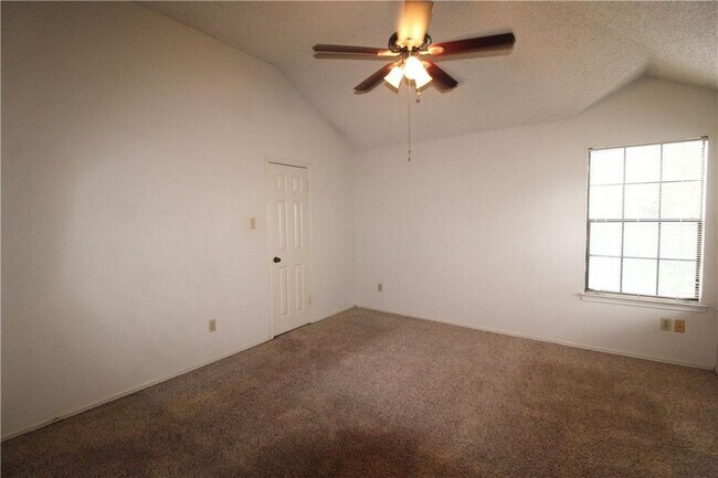 Building Photo - 15706 Racine Cove