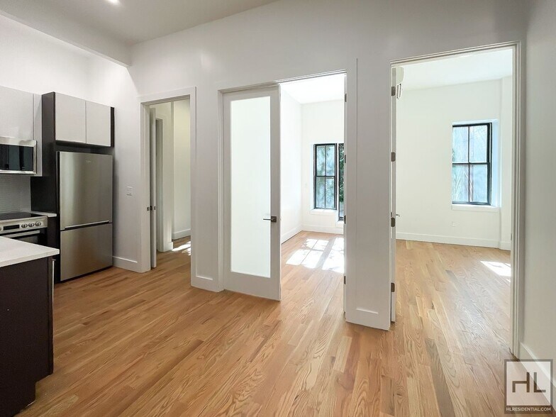 Primary Photo - GRAND STREET / Spacious Williamsburg 3-Bed...