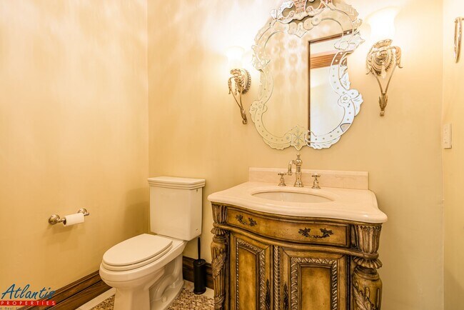 Building Photo - Executive Estate in the Heart of Silicon Valley