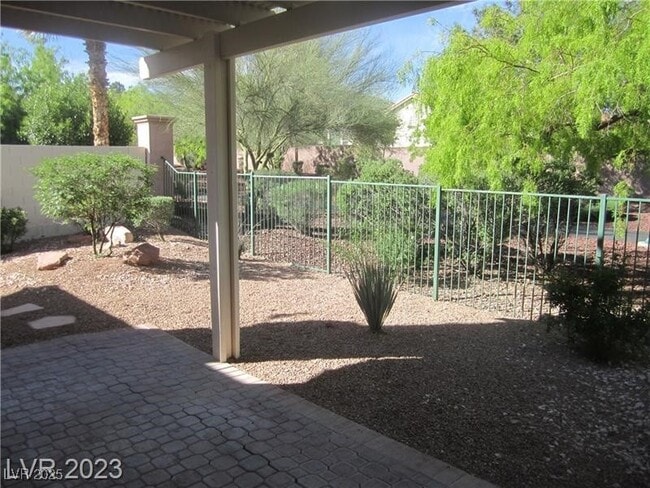 Building Photo - 2058 Smoketree Village Cir