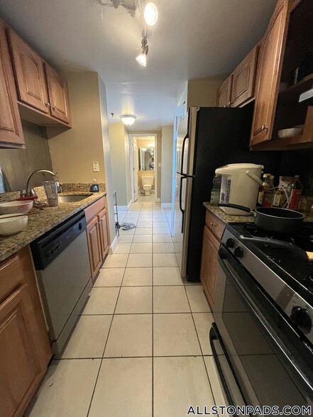 Building Photo - 15 N Beacon St