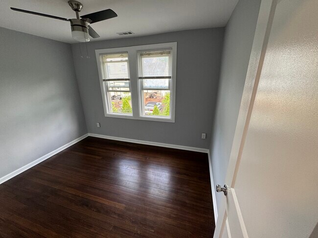 Building Photo - 437 Wheaton Ave