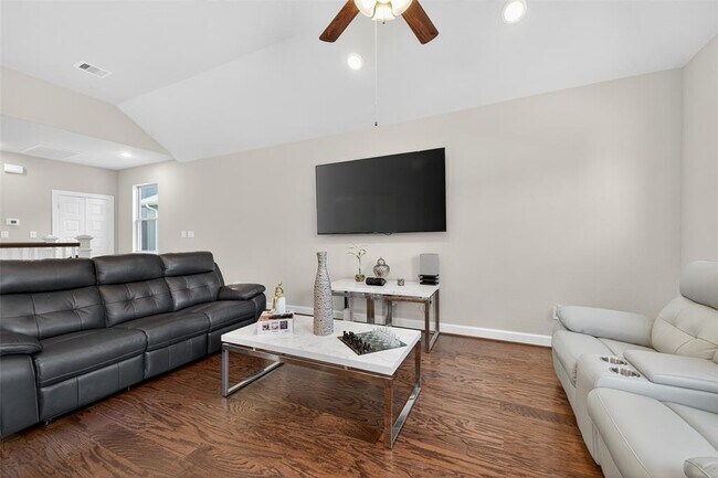 Building Photo - 11911 Briarwood Hill Way
