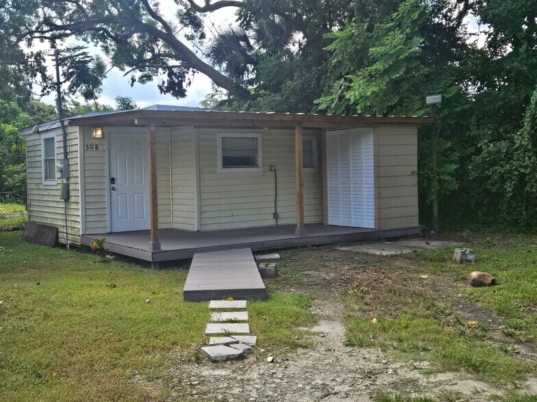 Primary Photo - 308 Petteway Dr