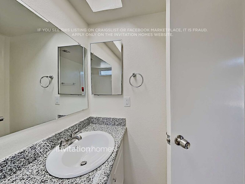 Building Photo - 3729 W Villa Maria Dr