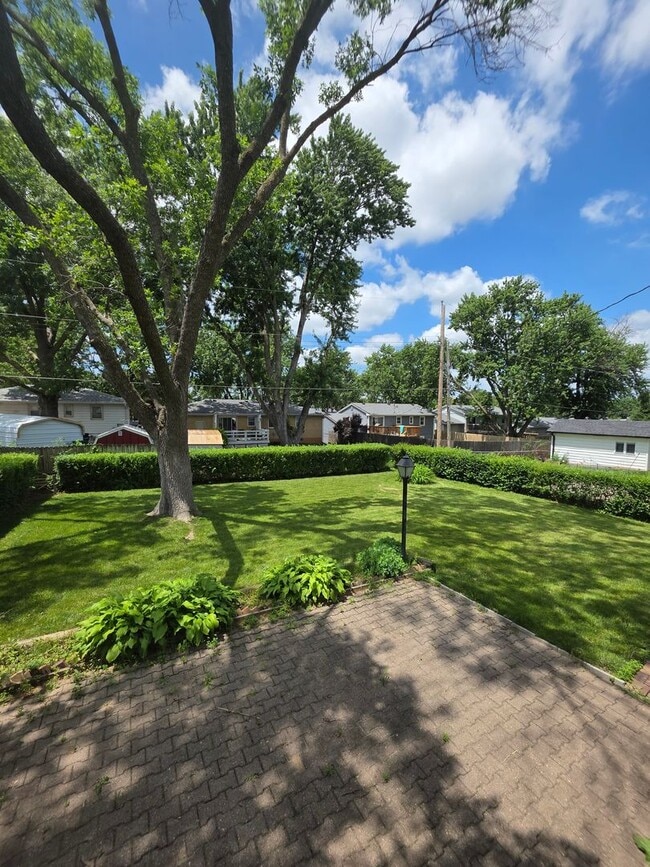 Building Photo - Spacious Three Bedroom in Millard!