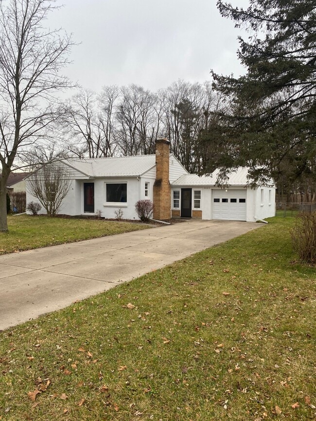 Primary Photo - 8022 Lake Wood Dr